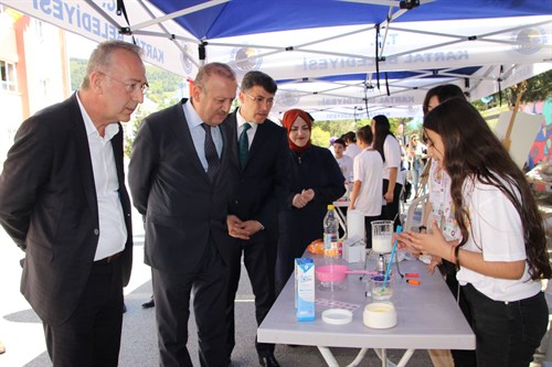   Kartal İlçe Milli Eğitim Müdürlüğü Tübitak 4006 Bilim Fuarı açılışı Şeyh Şamil Ortaokulunda gerçekleştirildi