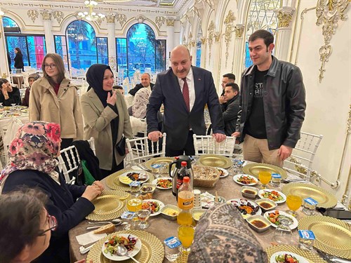 Kaymakamımız Edip ÇAKICI ve eşi Elif ÇAKICI, Aziz Şehitlerimizin kıymetli aileleriyle iftar sofrasında bir araya geldi