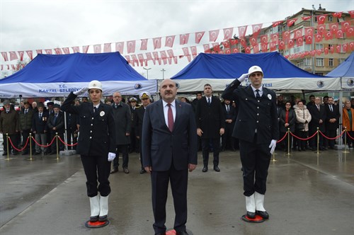 18 Mart Şehitleri Anma Günü ve Çanakkale Zaferi’nin 110. yıldönümü vesilesi ile Kartal Meydanı Atatürk Anıtında çelenk sunma töreni düzenlendi