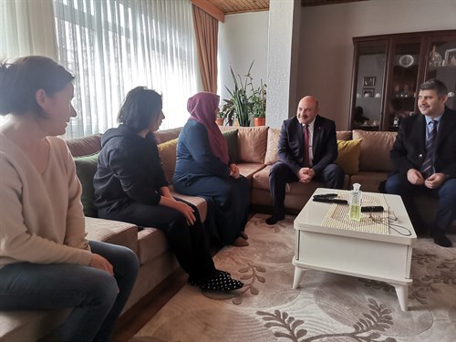 Kaymakamımız Edip ÇAKICI, Şehit Oktay KARAKALLE ve Şehit Abbas ÇATALÇAM' ın kıymetli ailelerini ziyaret etti