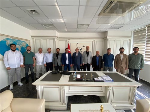 Kartal Eğitime Destek Platformu Başkanı Adem COŞAR ve platform üyeleri Kaymakamımız Edip ÇAKICI' yı makamında ziyaret etti