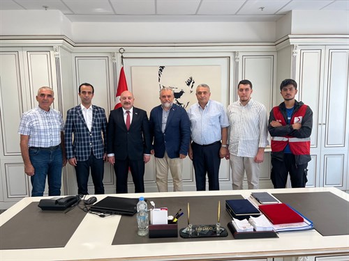 Türk Kızılayı Kartal Şubesi Başkanı Hüseyin ÖZKUL ve yönetimi Kaymakamımız Edip ÇAKICI' yı makamında ziyaret etti